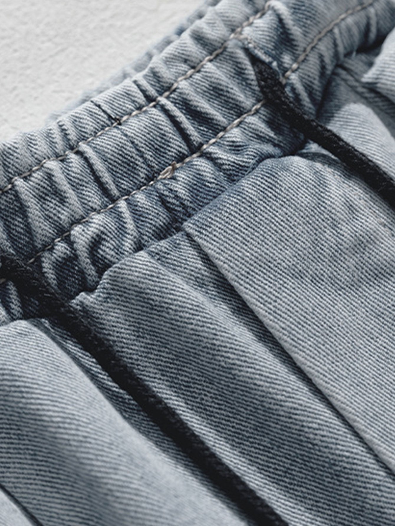 Relaxed Fit Straight Leg Cargo Jeans with Elastic Waist