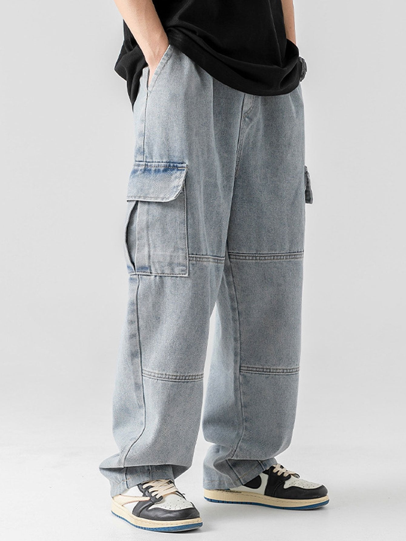 Relaxed Fit Straight Leg Cargo Jeans with Elastic Waist